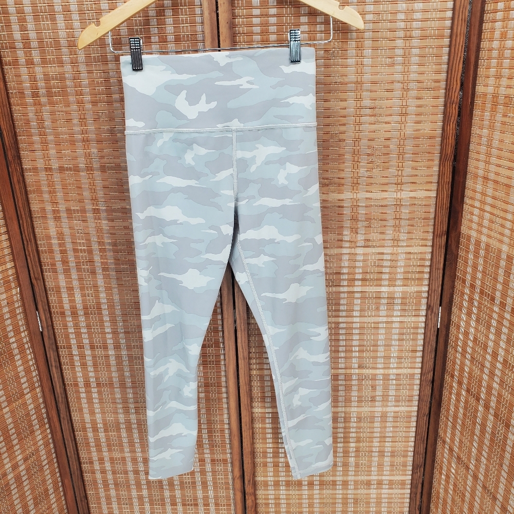 ◇ Athleta Gray Camo Elation 7/8 Tight Leggings Size XS